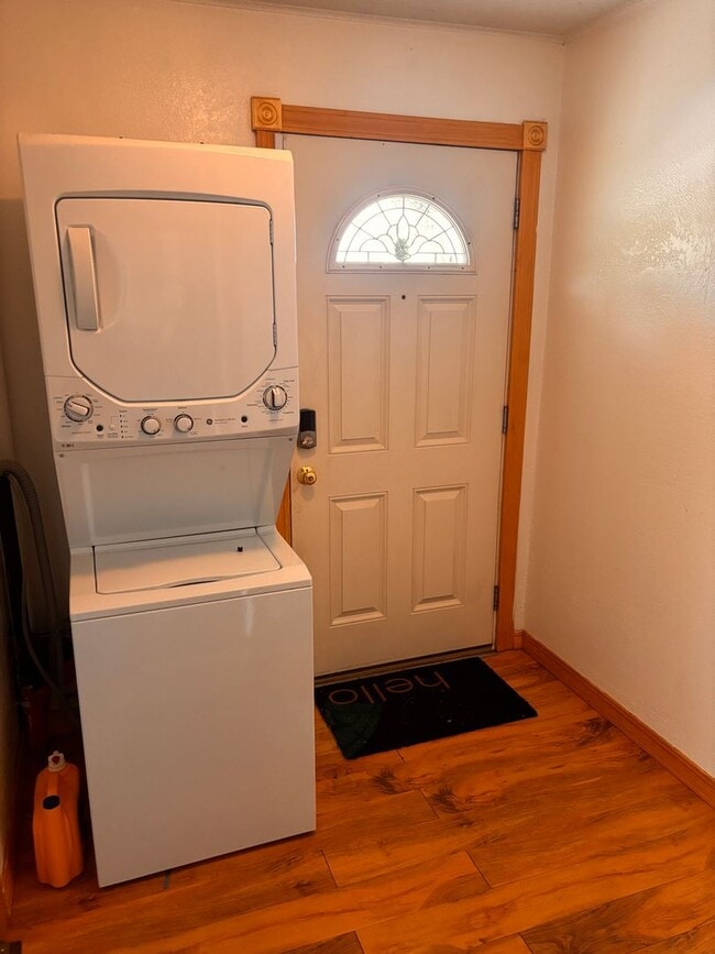 Building Photo - Turnagain 2 Bed / 1 Bath House!
