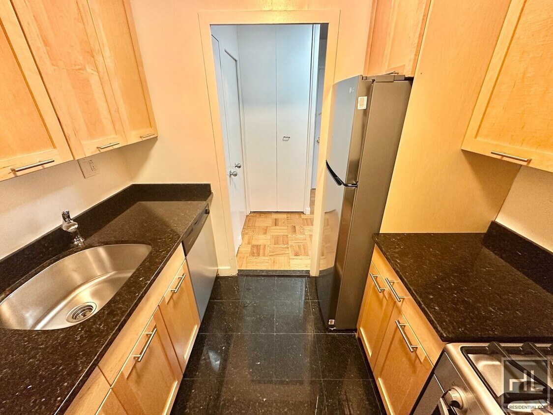 Building Photo - 145 4th Ave