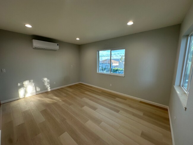 Foto del edificio - 822 E 11th St