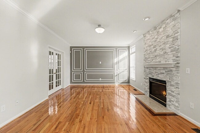 Building Photo - Spacious 5-Bedroom Fredericksburg Home with Flexible Living & Over 3,500 Sq Ft