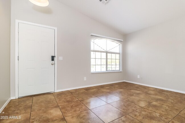 Foto del edificio - 6003 W Warner St