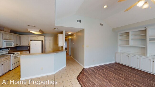 Building Photo - 3 br, 3 bath House - 1007 Sun Meadow Court