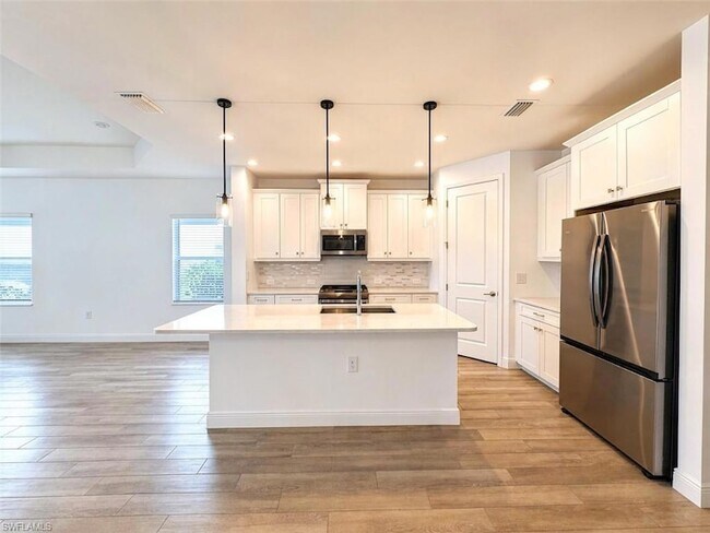 Foto del edificio - 2295 Marquesa Cir