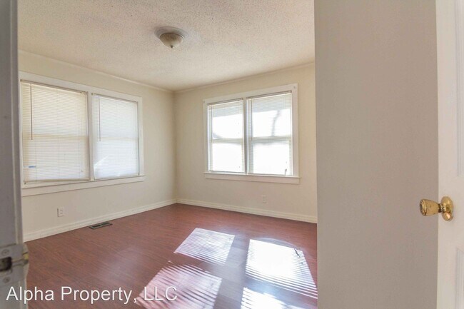 Building Photo - 3 br, 1 bath House - 5 Hunt Street