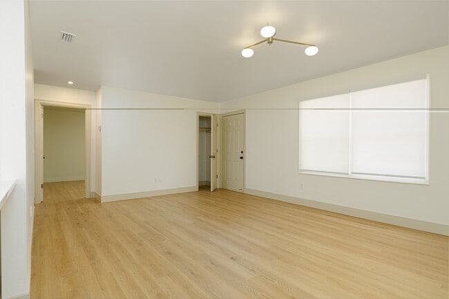 Building Photo - 2447 Delta Ct