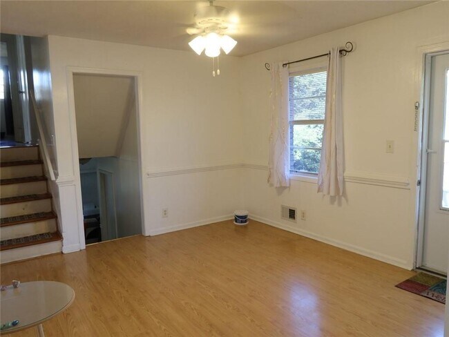 Foto del edificio - 651 Mincey Woods Ct