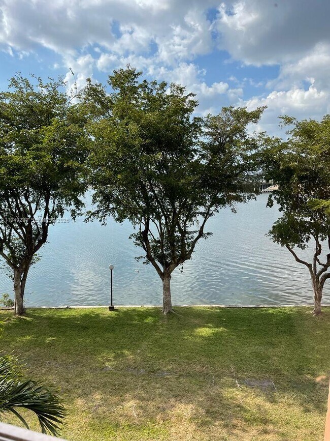 Foto del edificio - 4803 NW 7th St