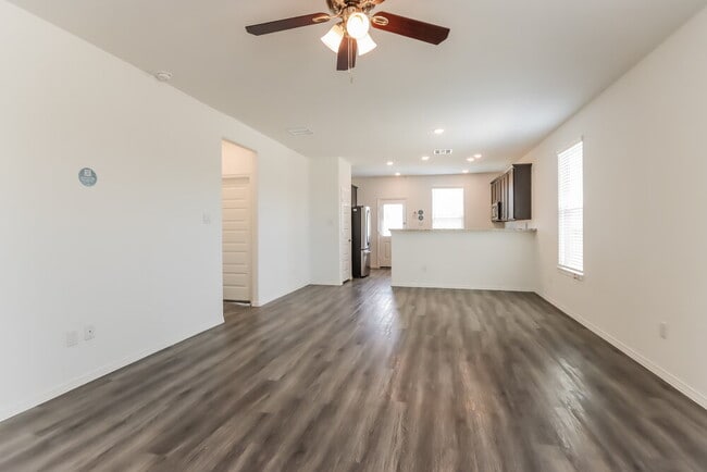 Foto del edificio - 20975 Endeavor St