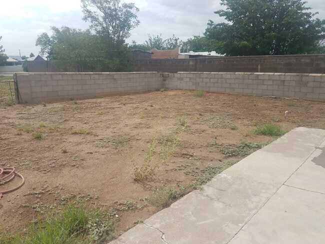 Building Photo - 1204 S Gold Ave