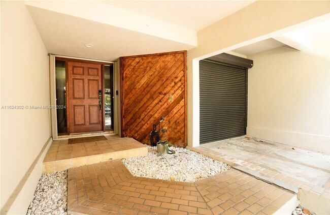 Foto del edificio - 2517 NE 135th St
