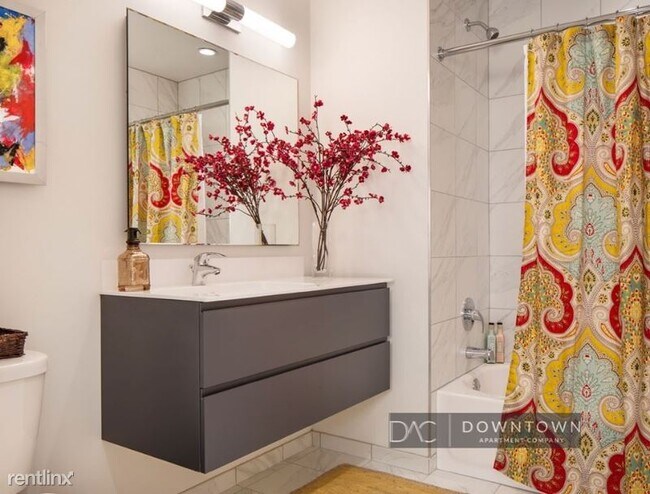 Foto del edificio - 800 N LaSalle Dr