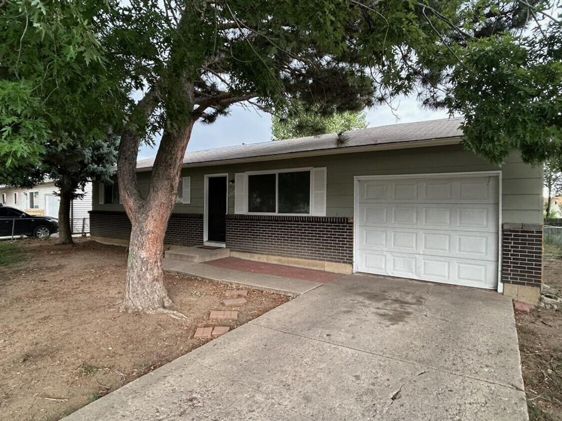 Ranch Style Home 3 beds, 1 bath close to F... - Ranch Style Home 3 beds, 1 bath close to F...