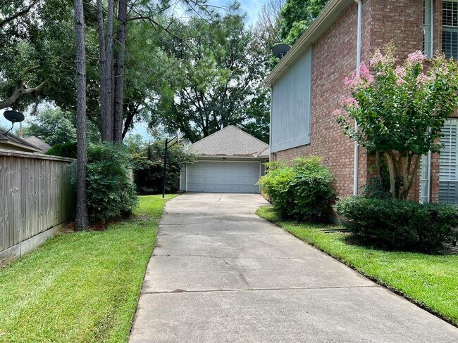 Foto del edificio - 12803 Birch Falls Rd