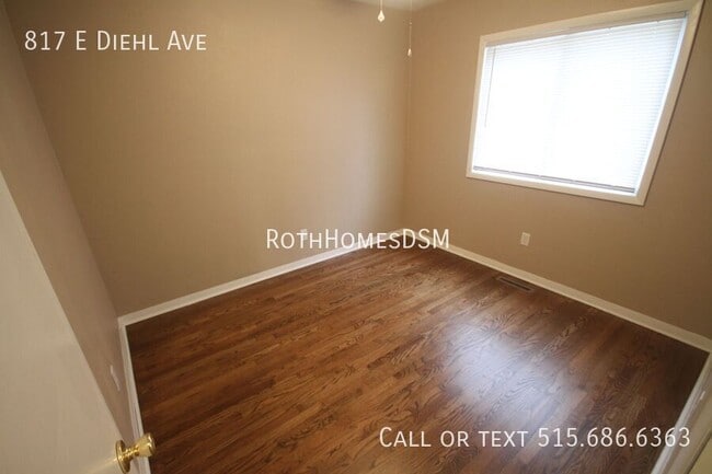 Building Photo - 817 E Diehl Ave