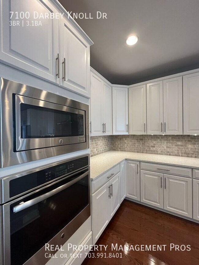 Foto del edificio - Qualify for a zero deposit? Over 2500SF