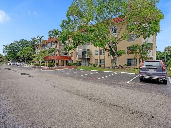 Building Photo - 4166 Inverrary Dr