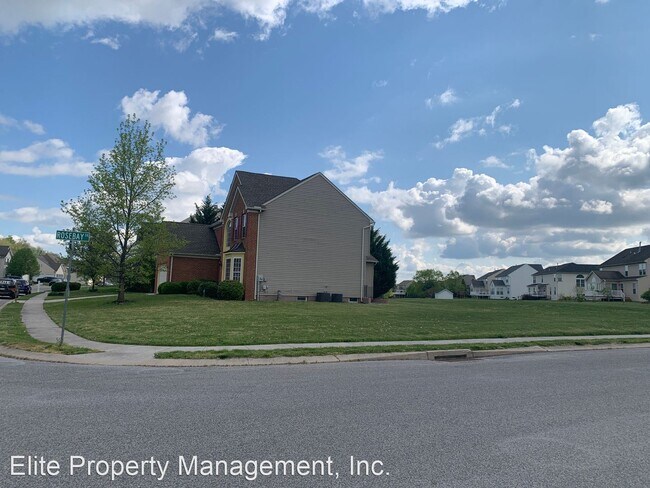 Building Photo - 4 br, 2.5 bath House - 1388 Winterberry Ct.