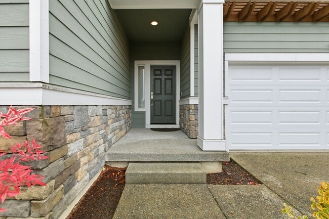 Building Photo - Beautiful 5 bedroom house in Auburn