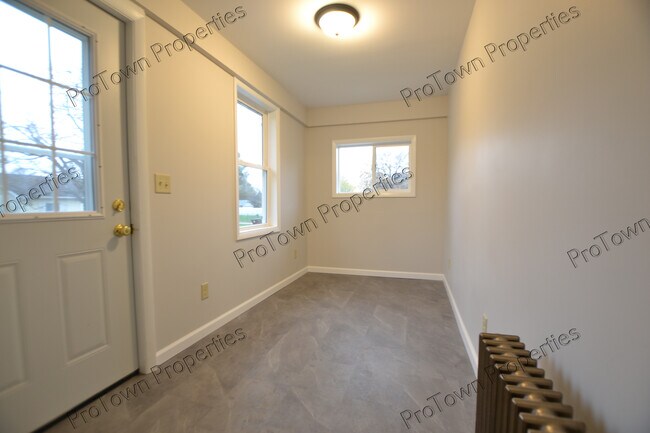 Foto del edificio - 333 Hughes Ave
