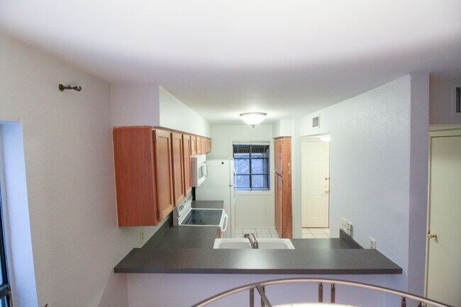 Foto del edificio - 2215 Post Rd