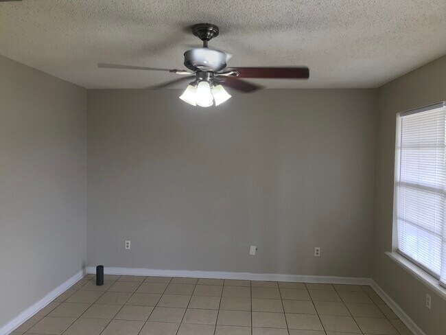 Building Photo - 411 Vieux Orleans Cir