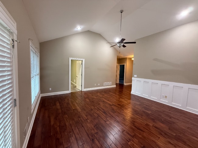 Building Photo - 133 Garden Dr