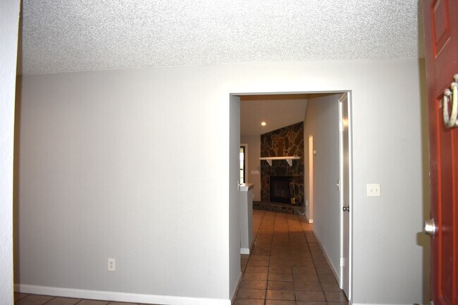 Building Photo - 6555 Diamond Leaf Ct S