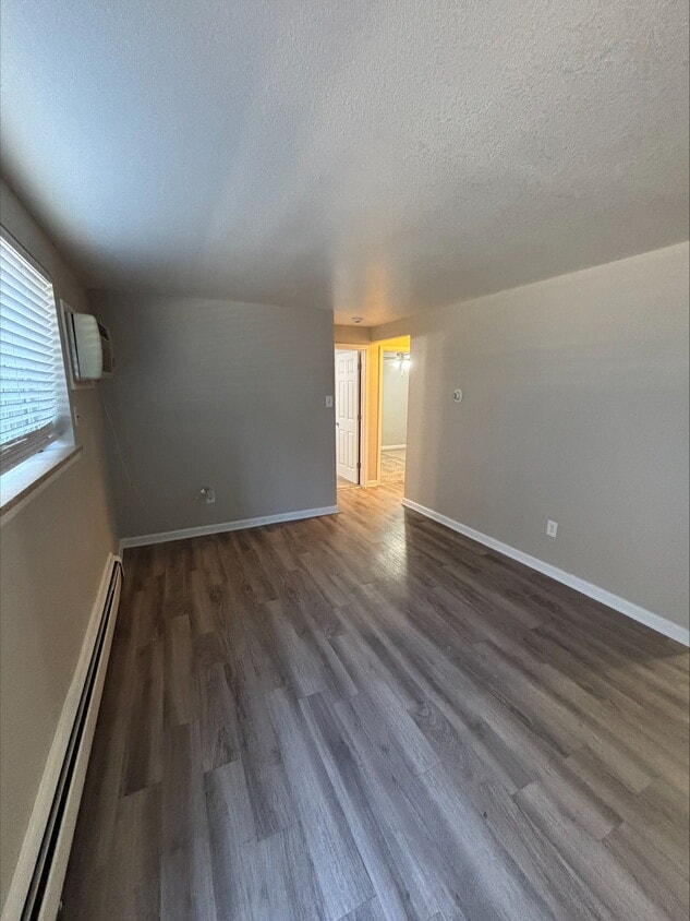 Primary Photo - Elms Apartments