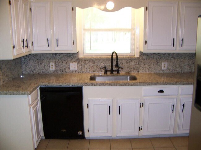 Foto del edificio - 17310 Mathis Rd