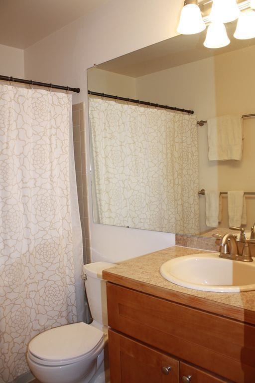 Building Photo - 523 W Hackberry St