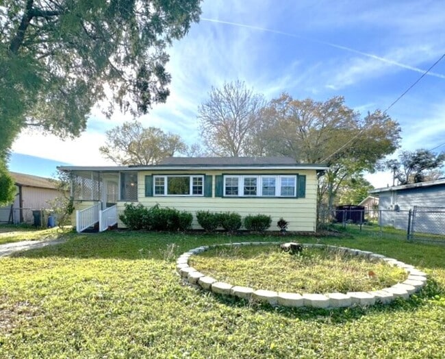 Building Photo - 5506 Staley Dr