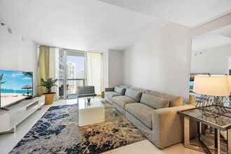 Building Photo - 481 Brickell Ave