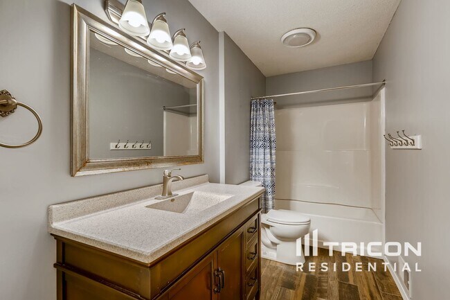 Foto del edificio - 3409 Brookview Dr