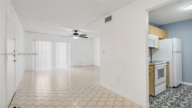 Foto del edificio - 7231 Miami Lakes Dr