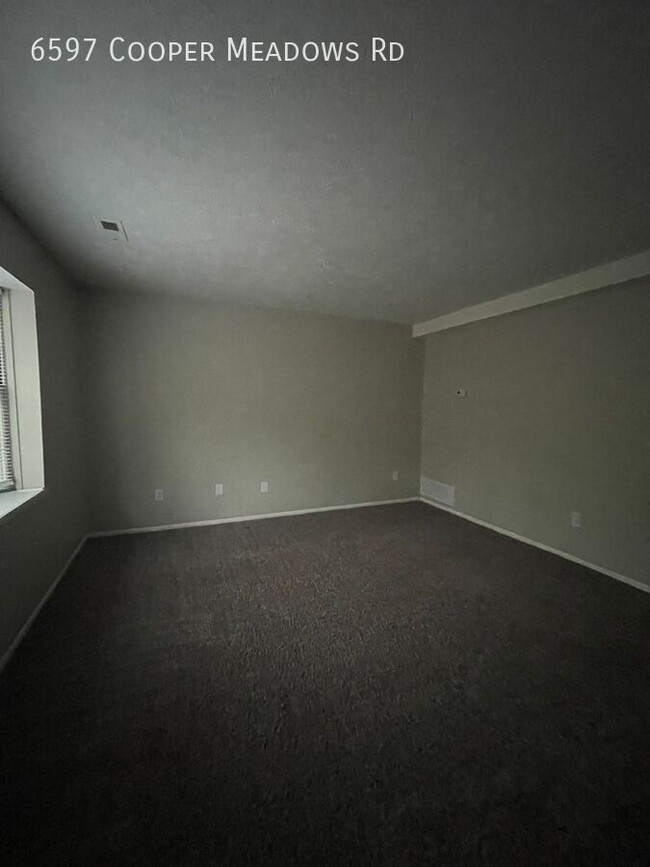 Building Photo - 2 Bed 2.5 Bath - Updated, Scenic, Convenient