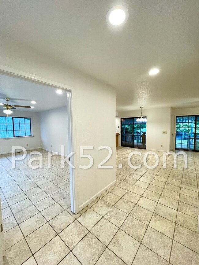 Building Photo - 9024-9024 Waverly Dr SW