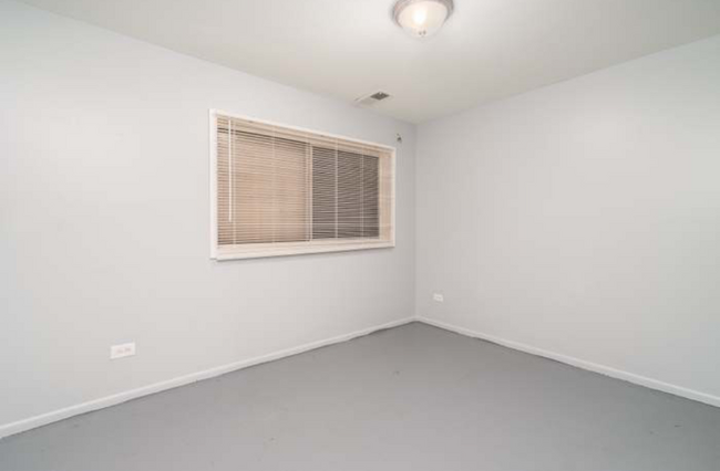 Foto del edificio - 13223 S Rhodes Ave
