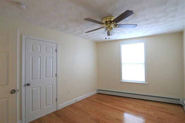 Building Photo - 1094 Cambridge St