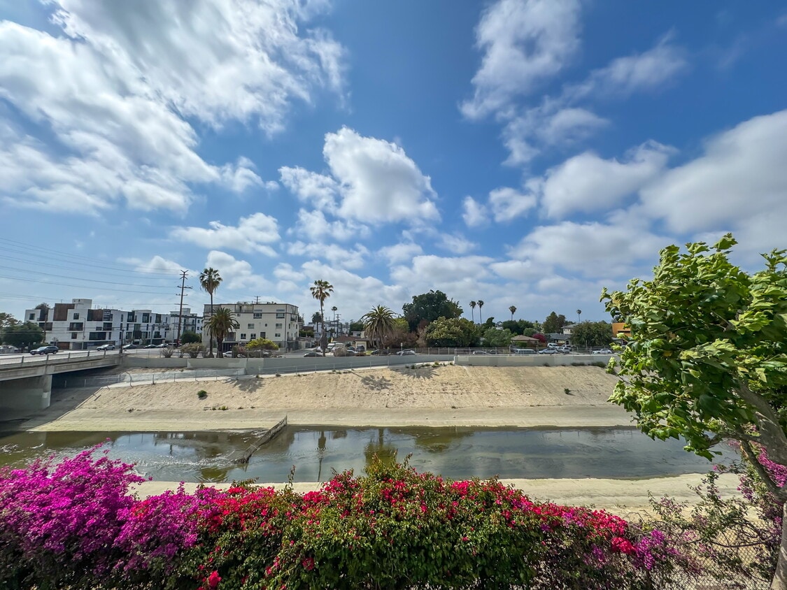 Primary Photo - 5000 S Centinela Ave