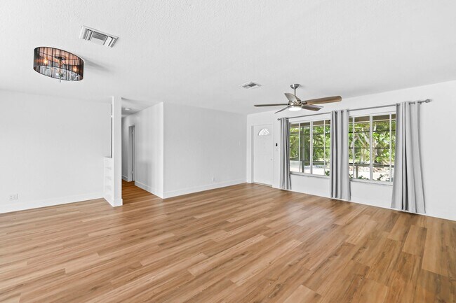 Foto del edificio - 2265 NE 24th St
