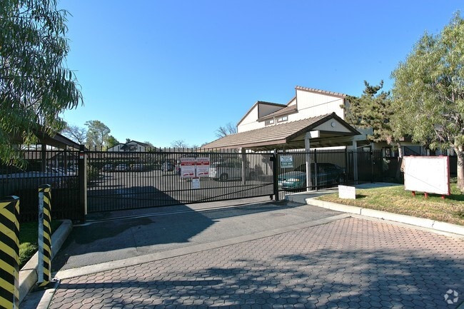 Building Photo - Summerhill Place Apartments