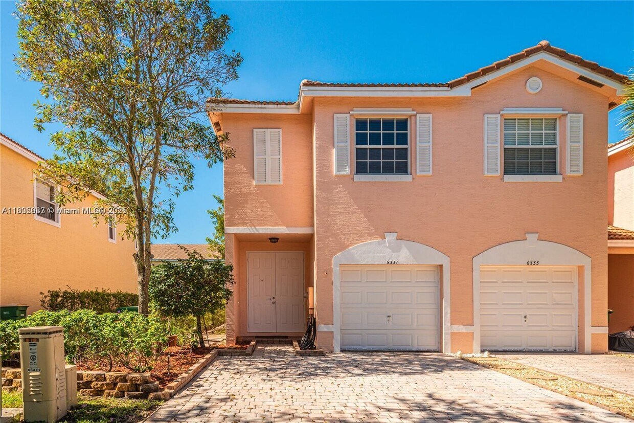 Foto principal - 6331 Landings Terrace