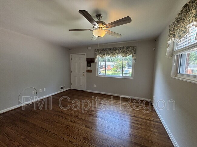 Foto del edificio - 4706 Red Fox Rd