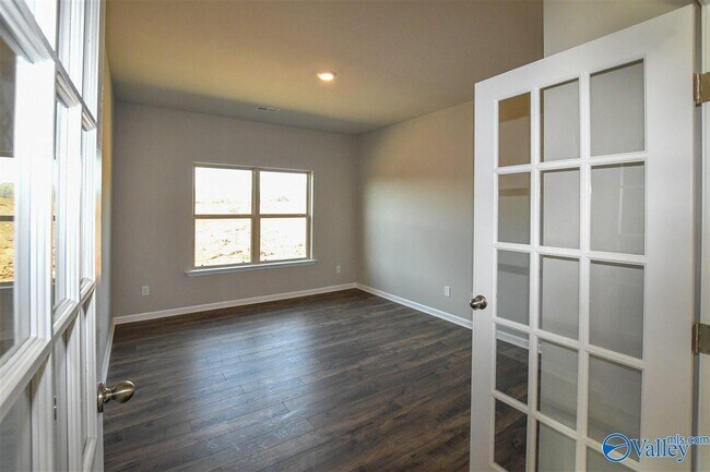Building Photo - 102 Duskwood Dr