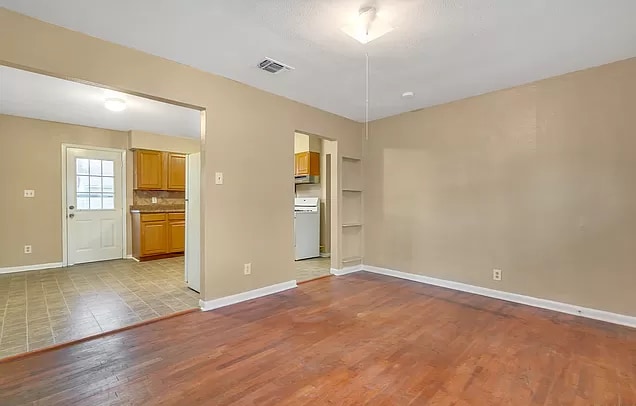 Building Photo - 215 Legion Dr W