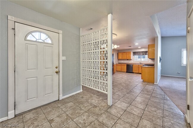 Building Photo - 1824 Saylor Way
