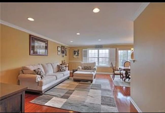 Building Photo - 1020 Vanguard Dr