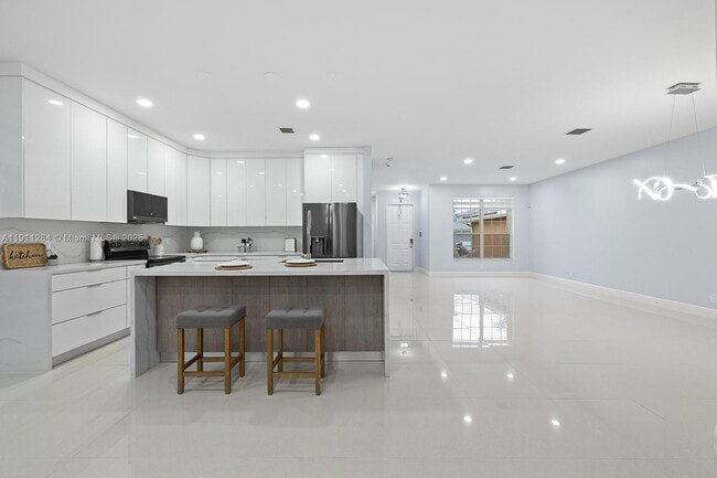 Foto del edificio - 16296 SW 26th St