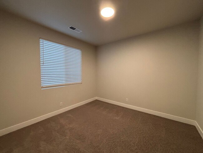 Foto del edificio - SINGLE LEVEL TOWNHOME FOR RENT!