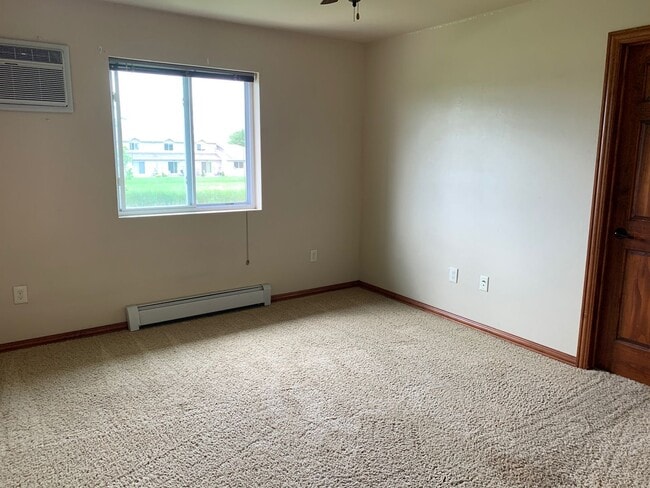 Foto del edificio - 2 Bedroom, 2 bathroom apartment IMMEDIATE MOVE IN